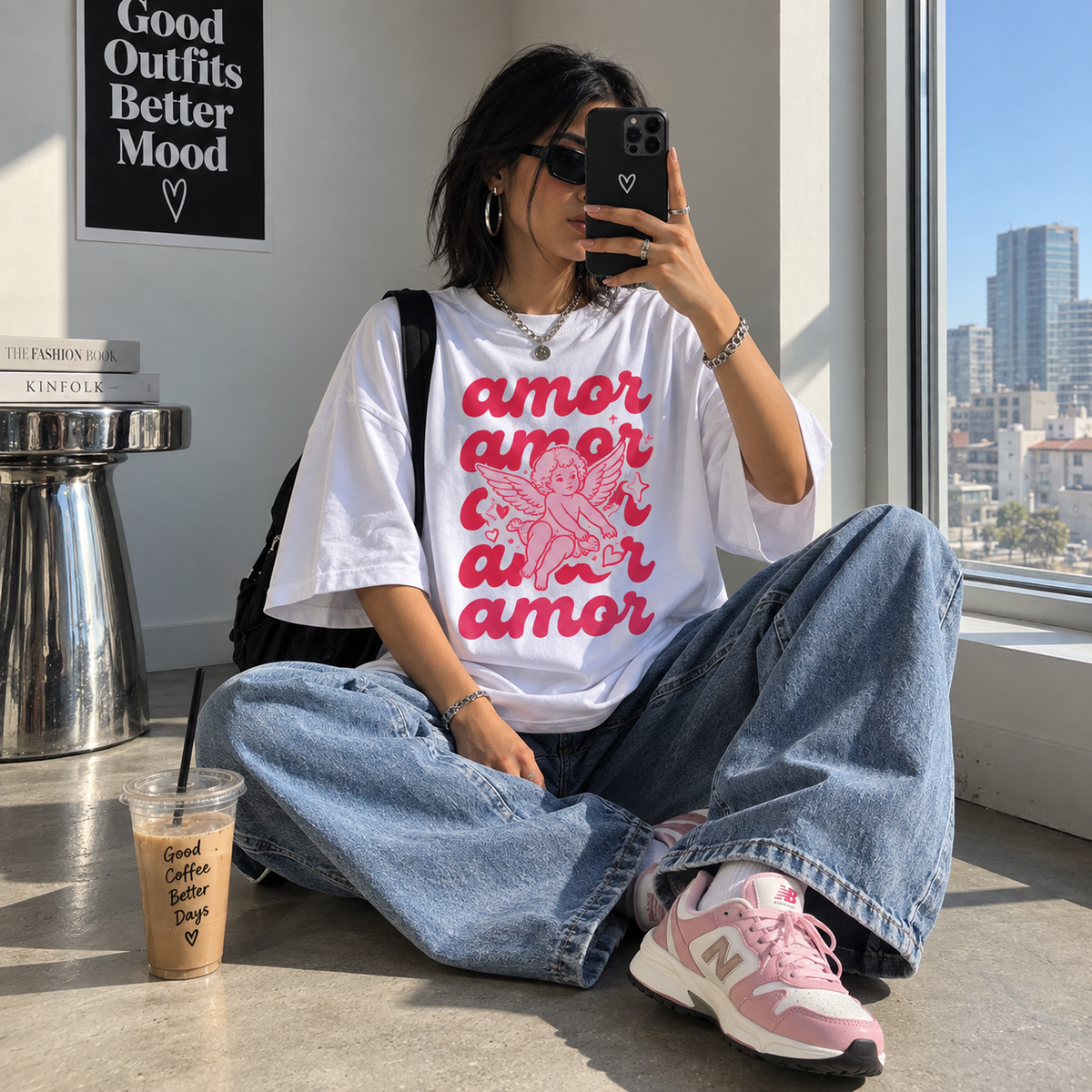 Remera Oversize Amor Querubín combinada con jean ancho