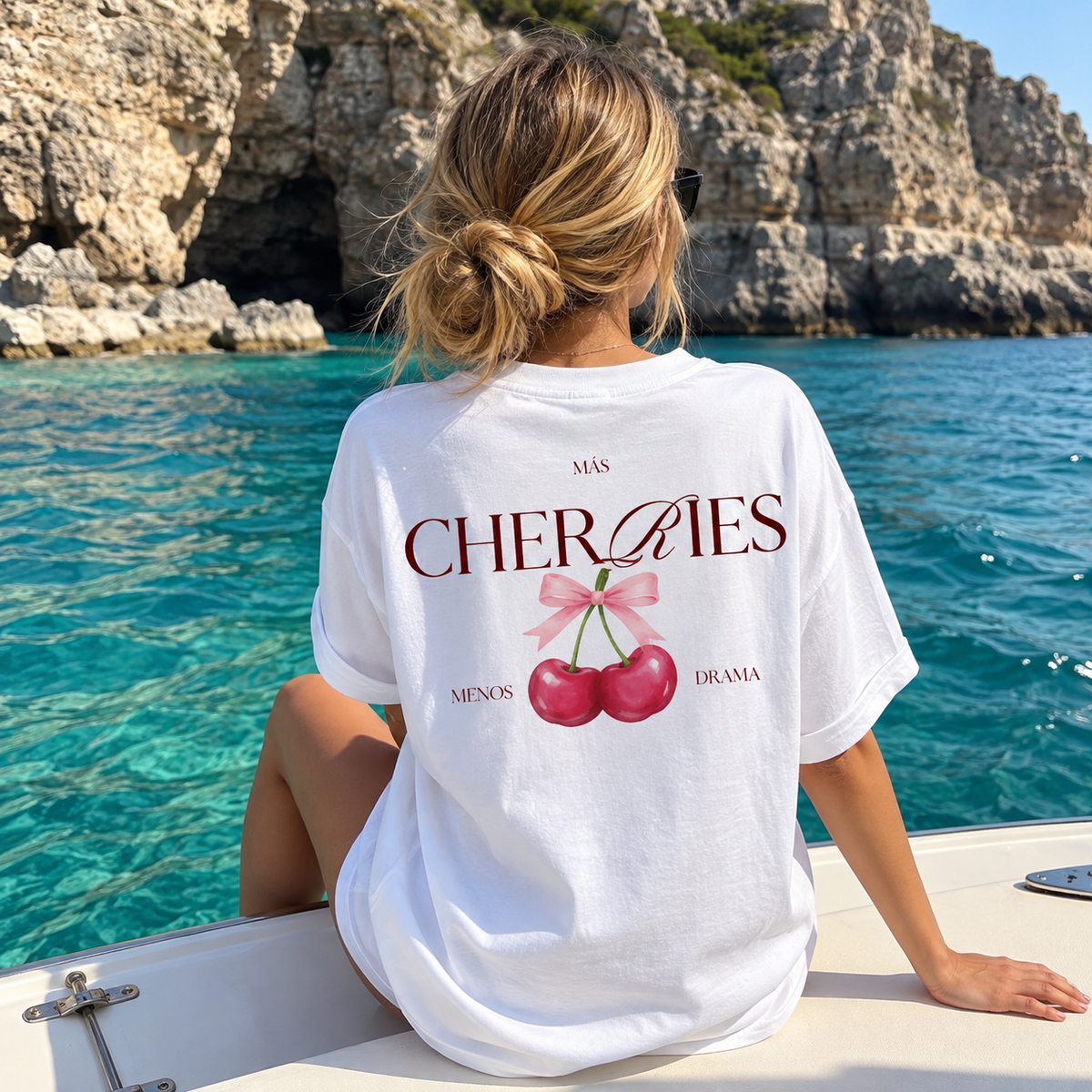 Remera oversize blanca Más Cherries Menos Drama vista posterior