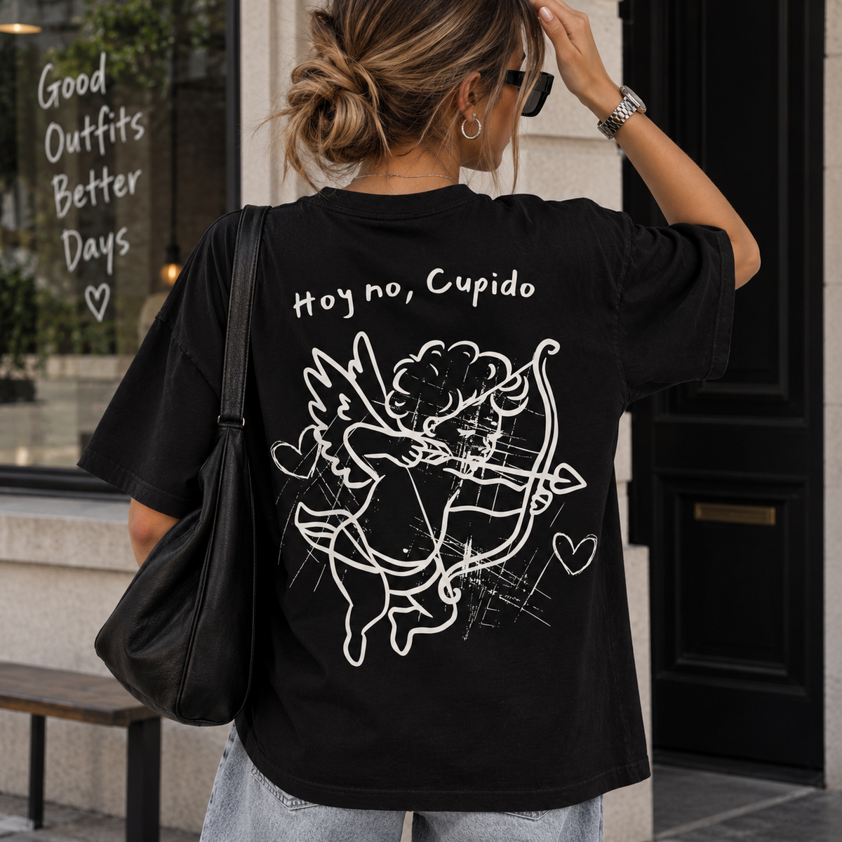 Remera oversize negra Hoy no Cupido vista posterior