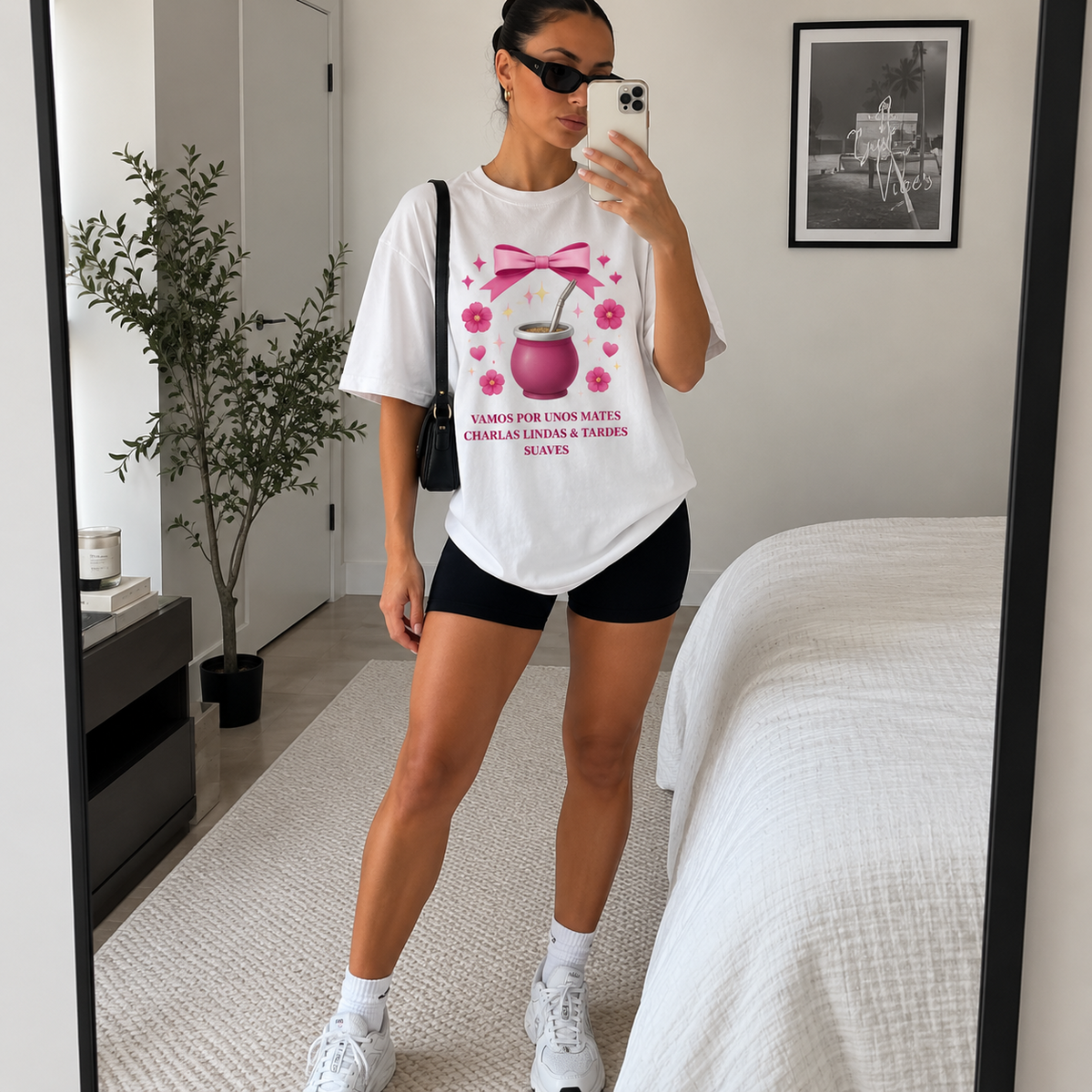 Outfit con remera Oversize Vamos por unos mates