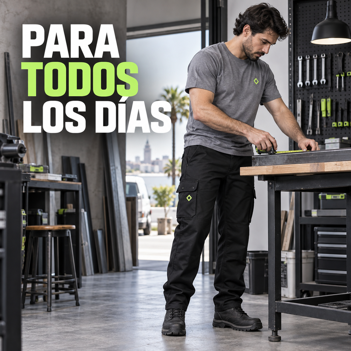 Emprendedor trabajando con pantalón cargo y remera básica